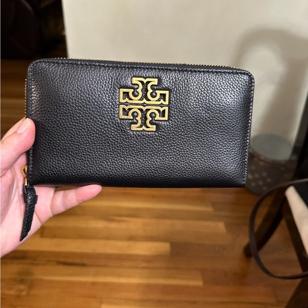 Authentic Tory Burch black leather wallet with gold hardware